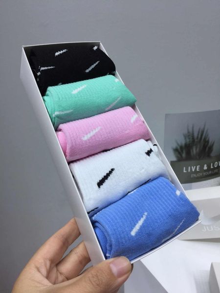fashion mens socks casual men sports socks 20fw new men and women stockings clothing 5 pairs in box, Black
fashion mens socks casual men sports socks 20fw new men and women stockings clothing 5 pairs in box, Black