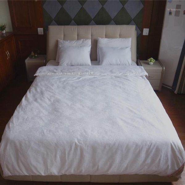 summer mulberry silk quilt outstanding quality silk comforter bedding with cotton cover hypo-allergenic breathed well1
summer mulberry silk quilt outstanding quality silk comforter bedding with cotton cover hypo-allergenic breathed well1