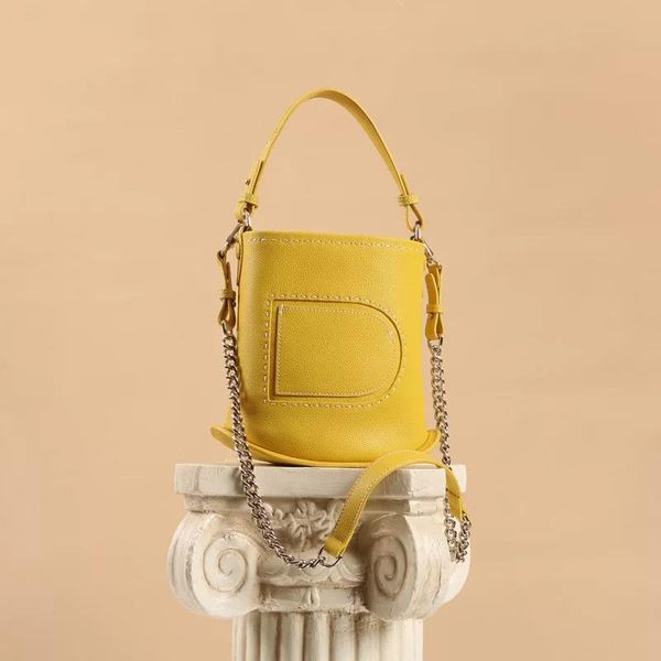 2020 new niche designer stitching d word stitching contrast color bucket bag chain shoulder handbag messenger bag
2020 new niche designer stitching d word stitching contrast color bucket bag chain shoulder handbag messenger bag