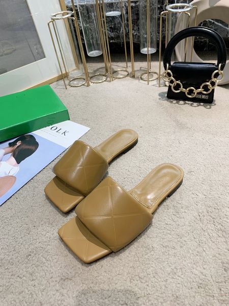 2022 wholesale brand woman slipper designer lady sandals summer jelly slide high heel slippers luxury casual shoes womens leathe, Black
2022 wholesale brand woman slipper designer lady sandals summer jelly slide high heel slippers luxury casual shoes womens leathe, Black