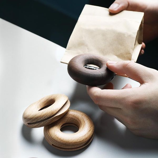 2pcs wooden snack storage bag clips kitchen tool donut shape sealing clamp donut fresh keeping plastic helper
2pcs wooden snack storage bag clips kitchen tool donut shape sealing clamp donut fresh keeping plastic helper