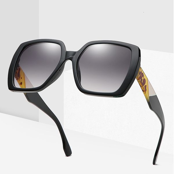 new fashion large box women's sun visor classic sunglasses 0333 versatile sunglasses designer aws, White;black
new fashion large box women's sun visor classic sunglasses 0333 versatile sunglasses designer aws, White;black
