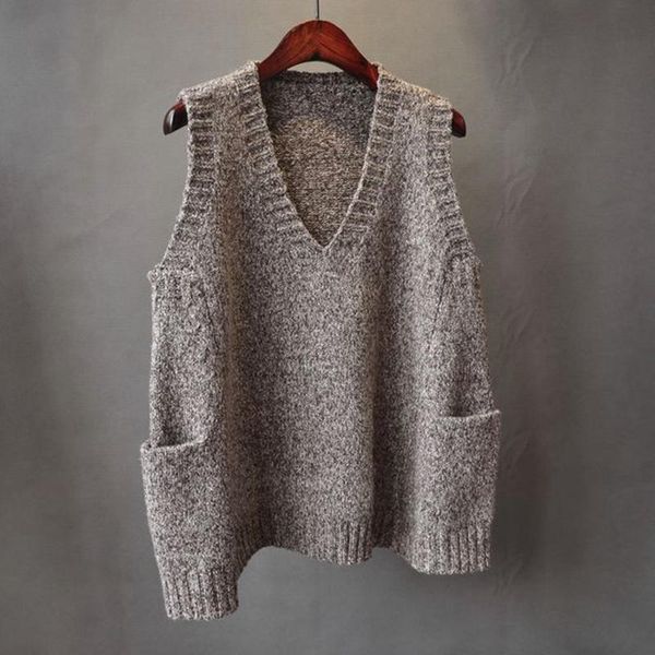 women's vests 2021 autumn winter plus size loose knitted vest sleeveless sweater v-neck double pocket pullovers female cc1017, Black;white 
women's vests 2021 autumn winter plus size loose knitted vest sleeveless sweater v-neck double pocket pullovers female cc1017, Black;white