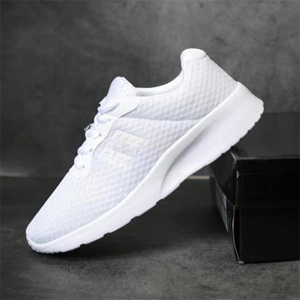 special) autumn new mesh breathable sports casual men's and women's light running shoes q4, Black
special) autumn new mesh breathable sports casual men's and women's light running shoes q4, Black