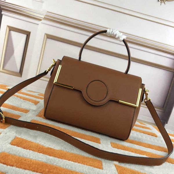 handbag designer bag tote bag flap shoulder bags fashion handbags removable belt plain interior large pocket high quality
handbag designer bag tote bag flap shoulder bags fashion handbags removable belt plain interior large pocket high quality