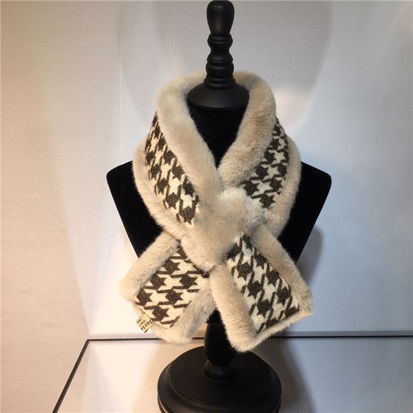 2020 new luxury fashion design imitation rabbit fur collar thickened warm fur collar leopard print small plaid collar with coat, Blue;gray
2020 new luxury fashion design imitation rabbit fur collar thickened warm fur collar leopard print small plaid collar with coat, Blue;gray