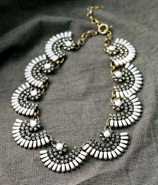 chokers style gold color alloy fan shape crystal choker necklace classic costume white clear, Golden;silver
chokers style gold color alloy fan shape crystal choker necklace classic costume white clear, Golden;silver