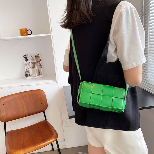 2022 new shoulder bags fashion trend woven pillow bag green crossbody bag minority design womens purse wholesale
2022 new shoulder bags fashion trend woven pillow bag green crossbody bag minority design womens purse wholesale