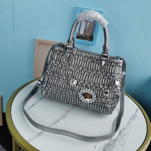 2021 upgrade adopt imported soft sheepskin 5ba067 removable metal crystal imitation chain the internal magnetic buckle opens and closesbags
2021 upgrade adopt imported soft sheepskin 5ba067 removable metal crystal imitation chain the internal magnetic buckle opens and closesbags