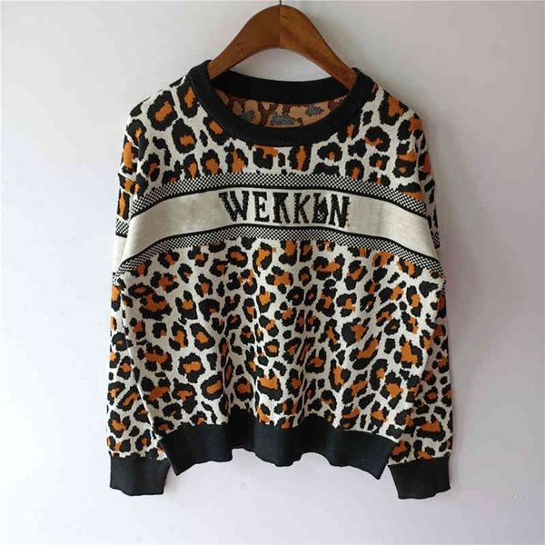autumn new women's fashion contrast jacquard splicing round neck pullover knitted long sleeves, White
autumn new women's fashion contrast jacquard splicing round neck pullover knitted long sleeves, White