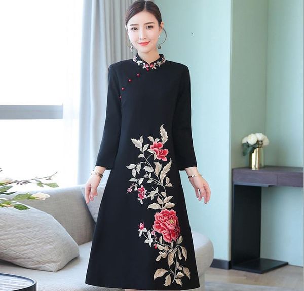 autumn new retro-embroidered winter improved cheongsam word windcollar long section 7qht, Black;gray
autumn new retro-embroidered winter improved cheongsam word windcollar long section 7qht, Black;gray