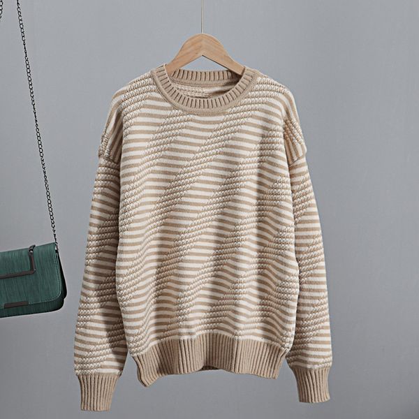 2021 new thick oversized women pullover long sleeve lady outfits luxury jacquard knitted jumper warm female sweater 1720, White;black
2021 new thick oversized women pullover long sleeve lady outfits luxury jacquard knitted jumper warm female sweater 1720, White;black