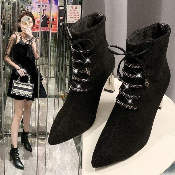 2021 new winter ladies pointed thick with wild black ankle boots female suede side with fashion lace short boots
2021 new winter ladies pointed thick with wild black ankle boots female suede side with fashion lace short boots