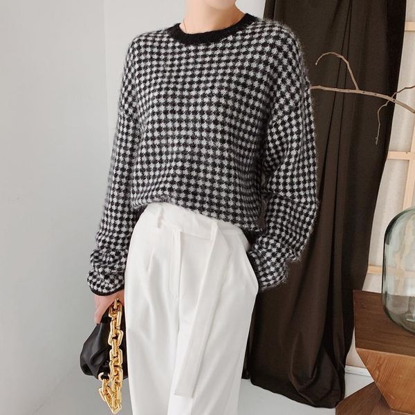 2020 new women winter black white plaid embroidery knitted sweater o-neck casual elegant vintage pullover clothes christmas, White;black
2020 new women winter black white plaid embroidery knitted sweater o-neck casual elegant vintage pullover clothes christmas, White;black