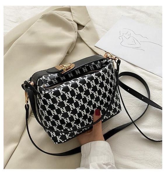 women pu leather shoulder bag texture fashion ladies small square bag wild youth female daily wide shoulder strap
women pu leather shoulder bag texture fashion ladies small square bag wild youth female daily wide shoulder strap