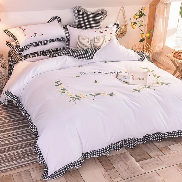 bedding sets princess style cotton bed skirt four-piece set with lace quilt cover type girl heart1
bedding sets princess style cotton bed skirt four-piece set with lace quilt cover type girl heart1