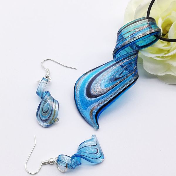 cross-border supply of foreign trade selling spiral knife pendant glass earrings necklace set blue, Golden;silver
cross-border supply of foreign trade selling spiral knife pendant glass earrings necklace set blue, Golden;silver