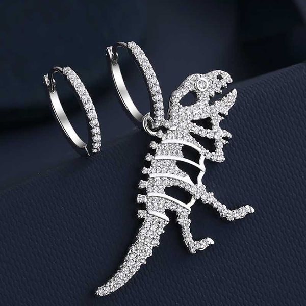 European and American earrings fashion unique diamond-studded hollow bone dragon earrings personality retro fe, Golden;silver
European and American earrings fashion unique diamond-studded hollow bone dragon earrings personality retro fe, Golden;silver