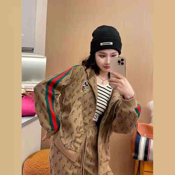 2022 factory wholesale new model sports and leisure suit women's high-grade sense foreign style fashionable wide leg pants two-piece se, White
2022 factory wholesale new model sports and leisure suit women's high-grade sense foreign style fashionable wide leg pants two-piece se, White