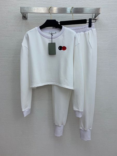 2020 new blockbuster double circle embroidered letter round neck short sweater + closed leg casual pants suit, Tan;black
2020 new blockbuster double circle embroidered letter round neck short sweater + closed leg casual pants suit, Tan;black