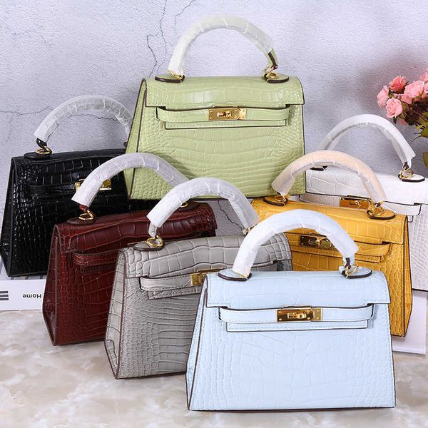 casual leather women's autumn and winter new crocodile pattern spoof kelly bag one shoulder slant cross trend handbag
casual leather women's autumn and winter new crocodile pattern spoof kelly bag one shoulder slant cross trend handbag