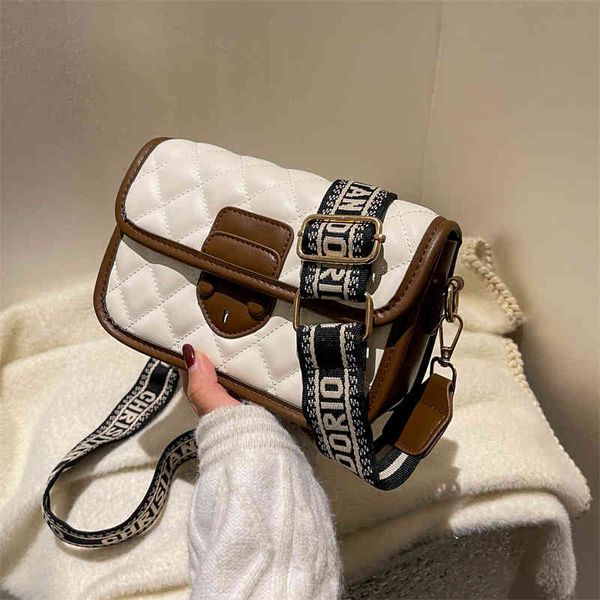 2022 factory wholesale fashion versatile messenger female niche design lingge small square autumn winter wide belt single shoulder bag
2022 factory wholesale fashion versatile messenger female niche design lingge small square autumn winter wide belt single shoulder bag