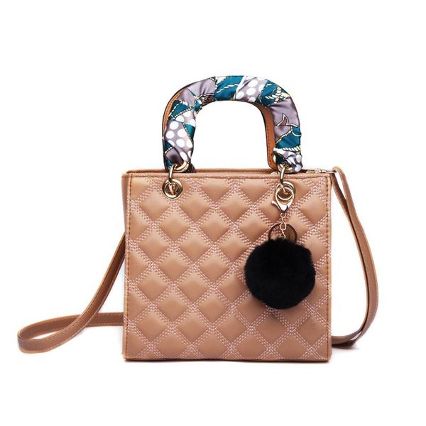 2020 new handle bags women shoulder bag luxury handbags women bags designer leather messenger bag hairball black/red purse
2020 new handle bags women shoulder bag luxury handbags women bags designer leather messenger bag hairball black/red purse