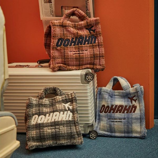 2020 fashion luxury сумки женщин конструктора искусственного плюша хозяйственная сумка большой емкости плеча пакет ins женщина сумка
2020 fashion luxury сумки женщин конструктора искусственного плюша хозяйственная сумка большой емкости плеча пакет ins женщина сумка