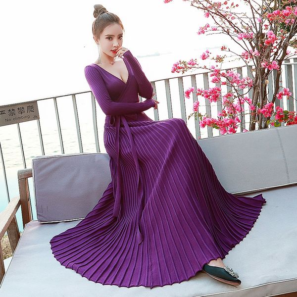 2021 new spring elegant v neck knitted women robe femme long sleeve party red vintage pleated maxi i284, Black;gray
2021 new spring elegant v neck knitted women robe femme long sleeve party red vintage pleated maxi i284, Black;gray