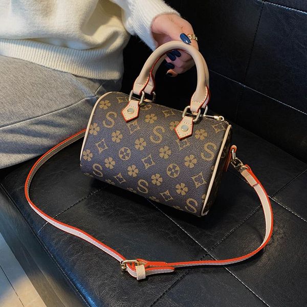 fashion pillow bags women crossbody bag 2020 new pu leather women's designer handbag travel shoulder messenger bag
fashion pillow bags women crossbody bag 2020 new pu leather women's designer handbag travel shoulder messenger bag