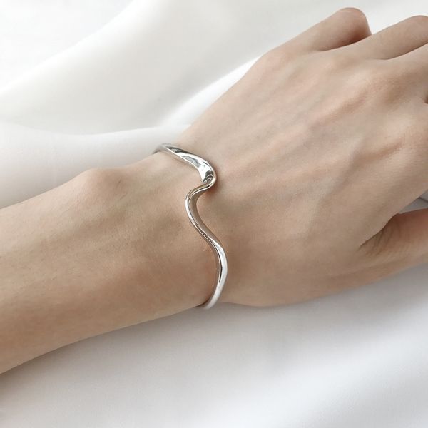 mobius 10.1g 925 sterling silver bangles elegant temperament fashion trendy design silver bangles for women charms fine jewelry q1118, Black
mobius 10.1g 925 sterling silver bangles elegant temperament fashion trendy design silver bangles for women charms fine jewelry q1118, Black