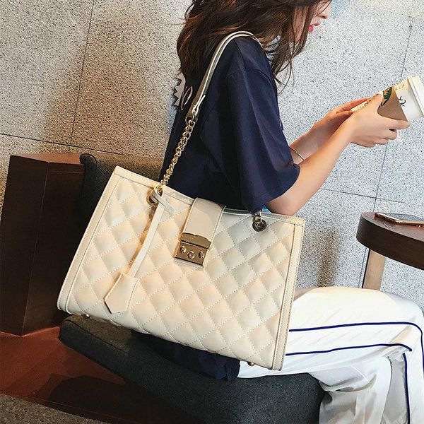 ladies messenger crossbody shoulder bags women chain handbags brand women large capacity totes handbag party purse a41-19
ladies messenger crossbody shoulder bags women chain handbags brand women large capacity totes handbag party purse a41-19