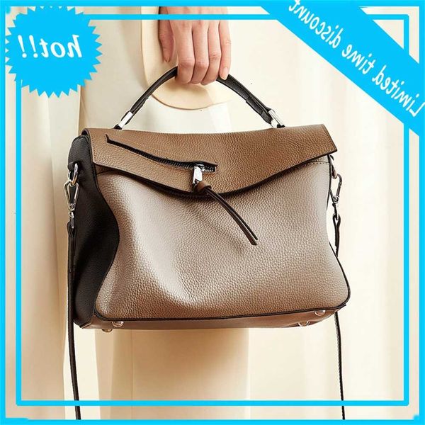 2020 new fashion soft leather women's versatile simple one shoulder messenger saddle bag
2020 new fashion soft leather women's versatile simple one shoulder messenger saddle bag
