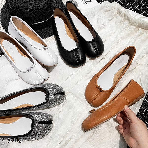 2019 new autumn and winter horseshoe split toe lazy summer slippers women's flat shoes
2019 new autumn and winter horseshoe split toe lazy summer slippers women's flat shoes