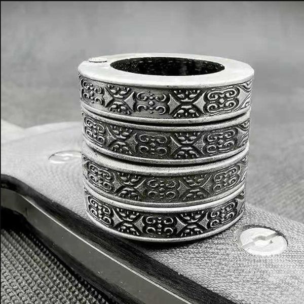 alloy finger tiger four finger self-defense weapon portable hand clasp fist finger martial arts self-defense combat training equipment han44
alloy finger tiger four finger self-defense weapon portable hand clasp fist finger martial arts self-defense combat training equipment han44