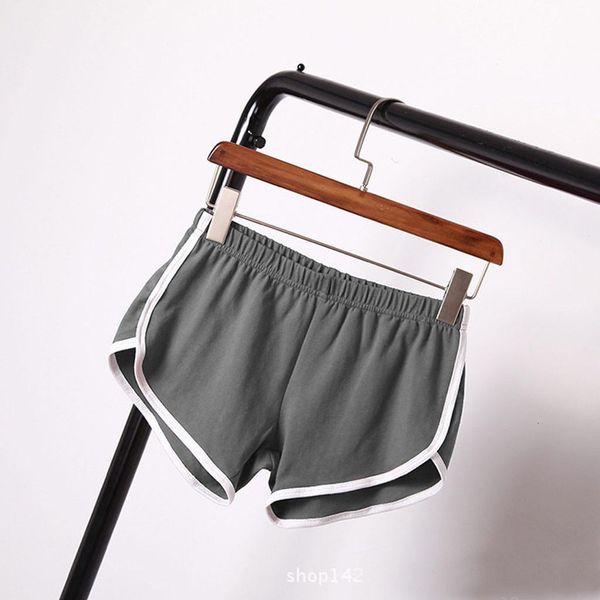 2020 new women's shorts summer casual low waist sports straight shorts button solid color, White;black
2020 new women's shorts summer casual low waist sports straight shorts button solid color, White;black
