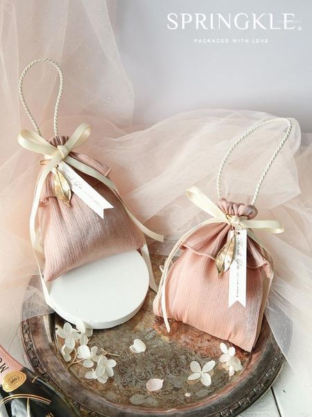 gift wrap european cloud shoulder personality wedding candy bag outdoor cloth birthday guests favors event party 1
gift wrap european cloud shoulder personality wedding candy bag outdoor cloth birthday guests favors event party 1