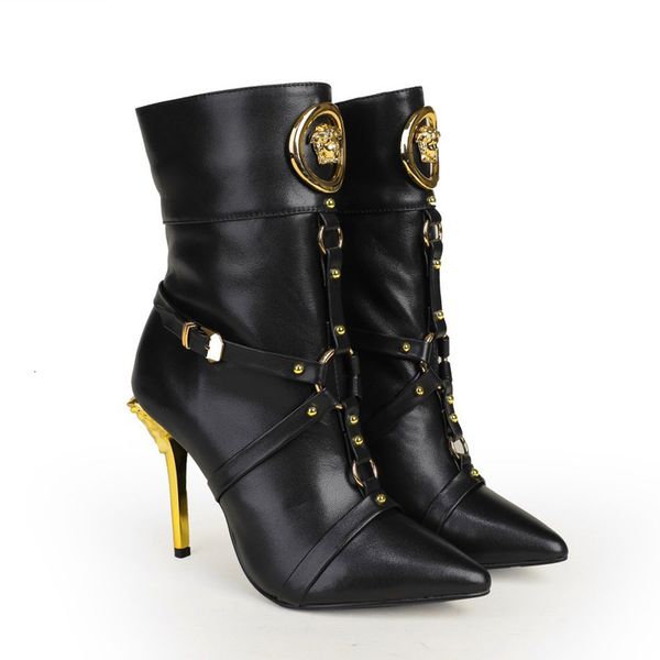 2020 new british medium cylinder ladder shoes for women with belt buckle rivet high heel short boots, Black
2020 new british medium cylinder ladder shoes for women with belt buckle rivet high heel short boots, Black