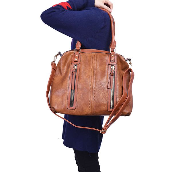 luxurys designers large capacity handbag shoulder slanting over single quality women's bag
luxurys designers large capacity handbag shoulder slanting over single quality women's bag