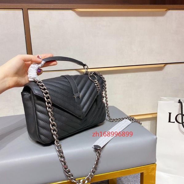 classic v pattern envelope messenger bag comparable to the quality of genuine products, leather feel super good, counter with the same
classic v pattern envelope messenger bag comparable to the quality of genuine products, leather feel super good, counter with the same