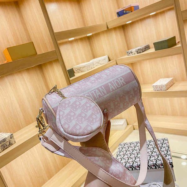 2022 latest luggage factory wholesale red version printed pillow female armpit bag single shoulder messenger bag
2022 latest luggage factory wholesale red version printed pillow female armpit bag single shoulder messenger bag