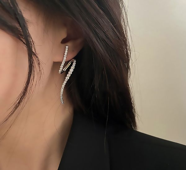 s925 серебряной игла нью-йорк дизайн волны бренд ины ветер витой линия спиральной ленты мигания алмазных серьги серьги гипоаллергенной, Black
s925 серебряной игла нью-йорк дизайн волны бренд ины ветер витой линия спиральной ленты мигания алмазных серьги серьги гипоаллергенной, Black