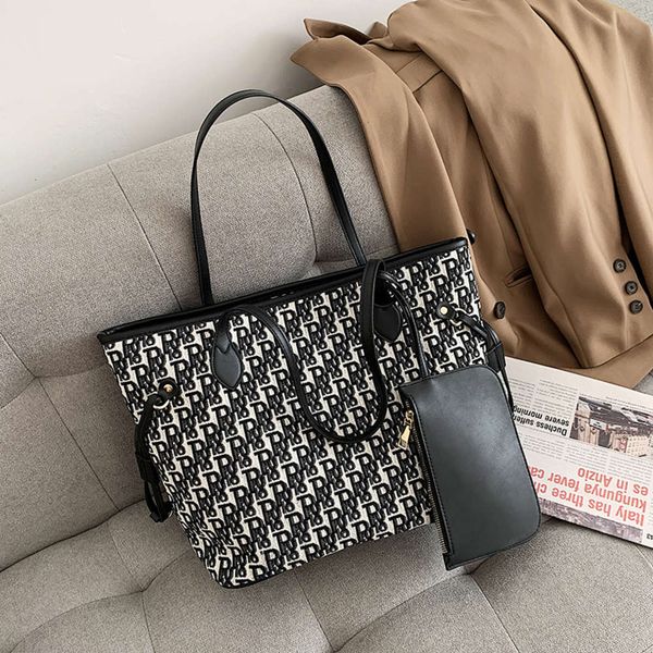luxurys designers autumn and winter large capacity women's 2021 new net red fashion go out one shoulder tote bag
luxurys designers autumn and winter large capacity women's 2021 new net red fashion go out one shoulder tote bag