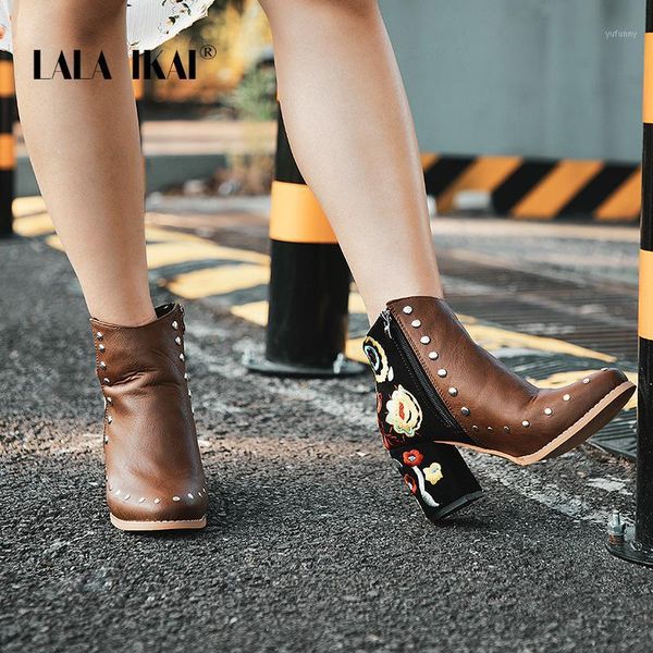 lala ikai women ankle boots retro flower embroider flock pu leather ankle shoes zipper rivet 2020 autumn winter boots xwc2292 -41, Black
lala ikai women ankle boots retro flower embroider flock pu leather ankle shoes zipper rivet 2020 autumn winter boots xwc2292 -41, Black
