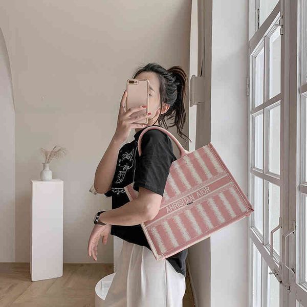 2022 latest models handbag wholesale beibei korean tote portable one shoulder canvas letter
2022 latest models handbag wholesale beibei korean tote portable one shoulder canvas letter