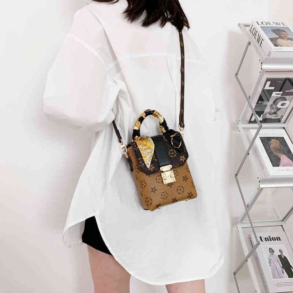 76% off bag female korean version old flower one shoulder cross carrying portable fashion women's small square bag mobile phone zero wa
76% off bag female korean version old flower one shoulder cross carrying portable fashion women's small square bag mobile phone zero wa