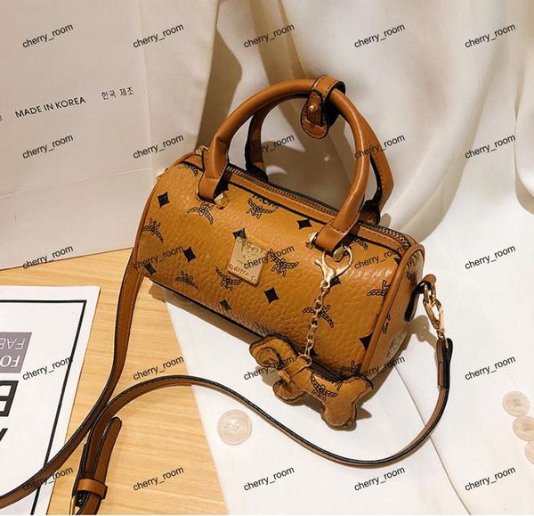 fashion girls designer handbags kids cartoon letter printed casual messenger bags children pu one shoulder bags woman mini bag c6744, Black
fashion girls designer handbags kids cartoon letter printed casual messenger bags children pu one shoulder bags woman mini bag c6744, Black