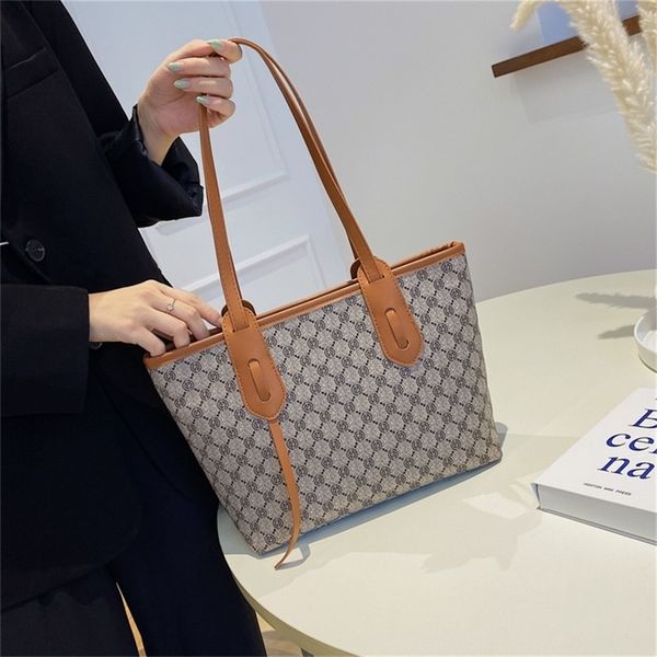 outlet sale 80% off bag women's new autumn large capacity printed portable tote simple texture versatile shoulder bag wholesale store
outlet sale 80% off bag women's new autumn large capacity printed portable tote simple texture versatile shoulder bag wholesale store