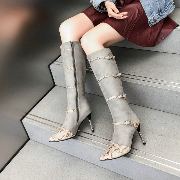 2020 новых зимней женской пряжка строчка high boots black gray популярные дамы zipper boots остроконечного банкет партия большого размера 34
2020 новых зимней женской пряжка строчка high boots black gray популярные дамы zipper boots остроконечного банкет партия большого размера 34