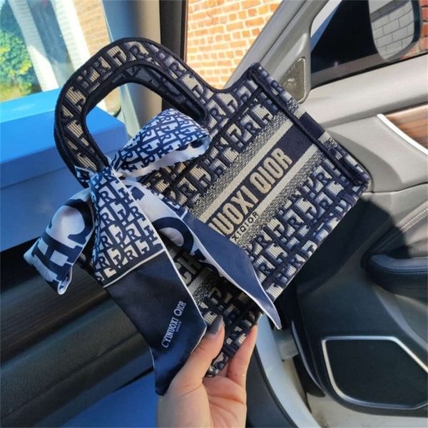 sale 90% off small bag fashion embroidery open women's hand high grade spring and summer mini
sale 90% off small bag fashion embroidery open women's hand high grade spring and summer mini